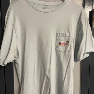 vineyard vines grilling whale with backwards hat